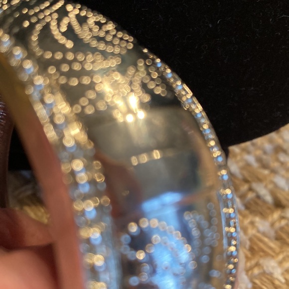 Elegant Silver Bangle Bracelet - Picture 4 of 6